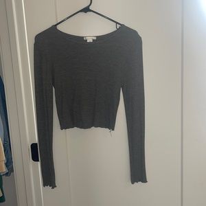 Gray long sleeve crop top
